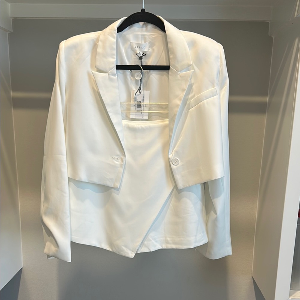 Elegant White Women's Blazer and Shoet Set